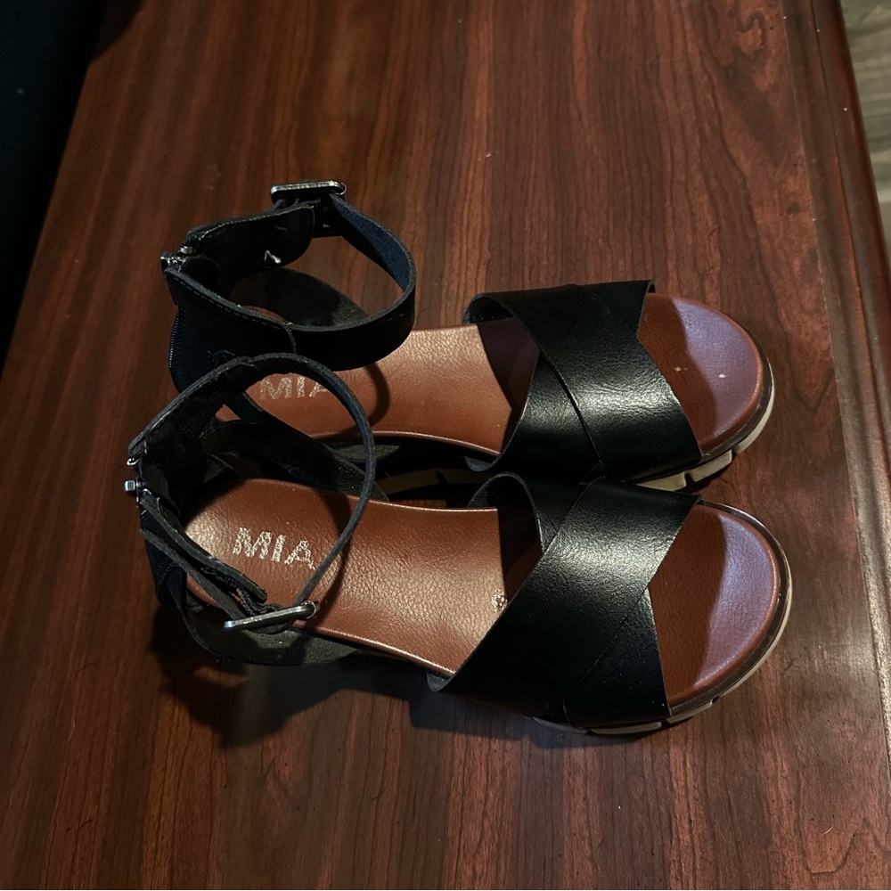 MIA Black Strappy Sandals size 6